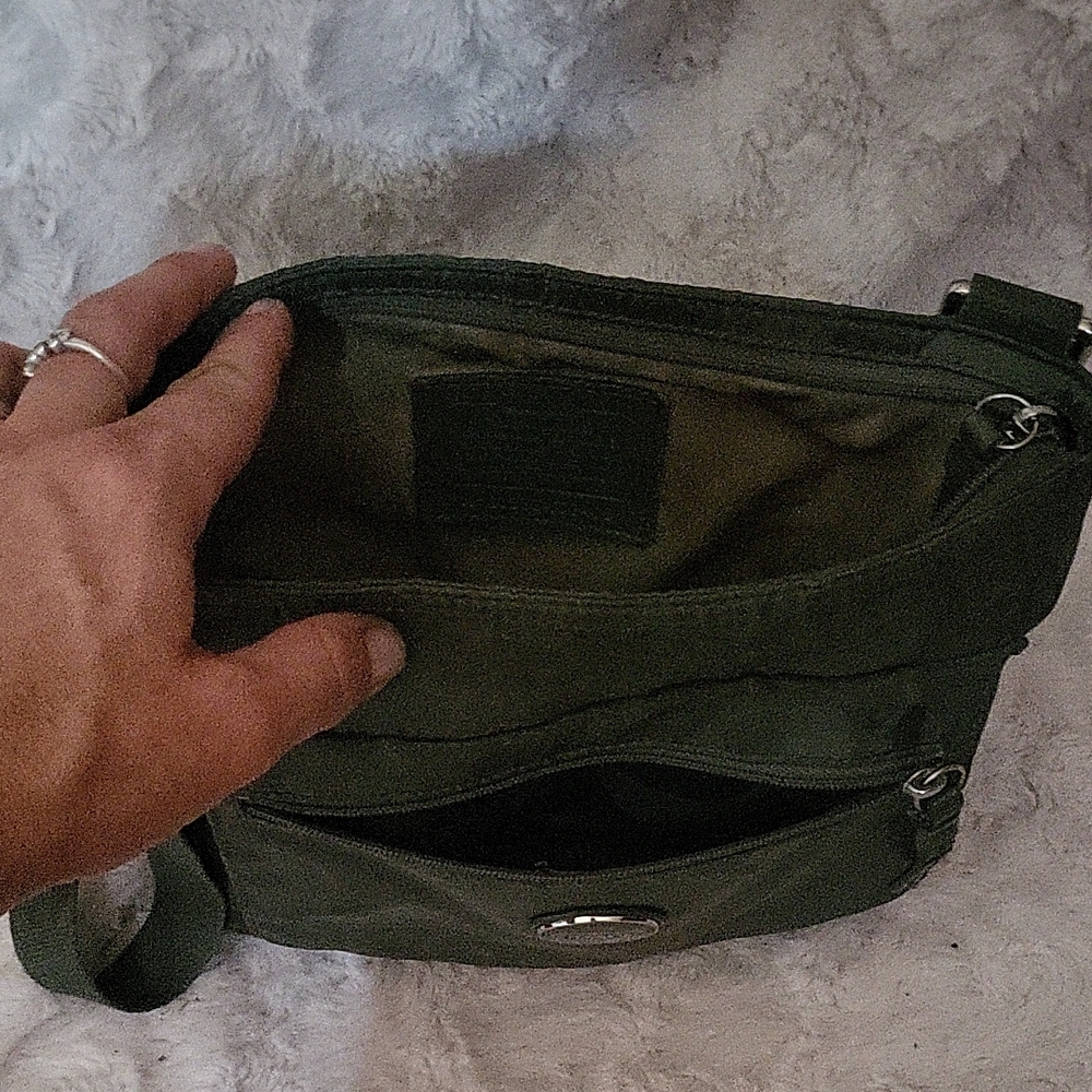 Coach Black Messenger Bag with Adjustable Strap and Utilitarian Design - Picture 6 of 7